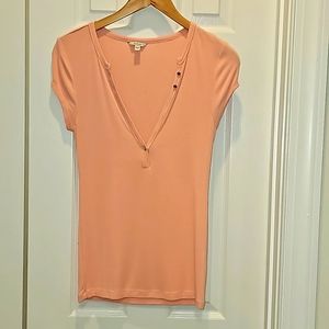 GUESS V-neck tee, Size M, Pink